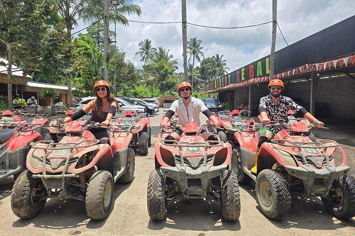 究極のウブドアドベンチャー:ATVクワッドバイクライド&アユン川ラフティング
