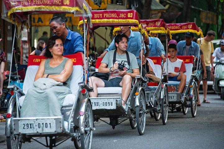 Hanoi 3-in-1 Tour: Cyclo Ride, Street Food and Foot Massage