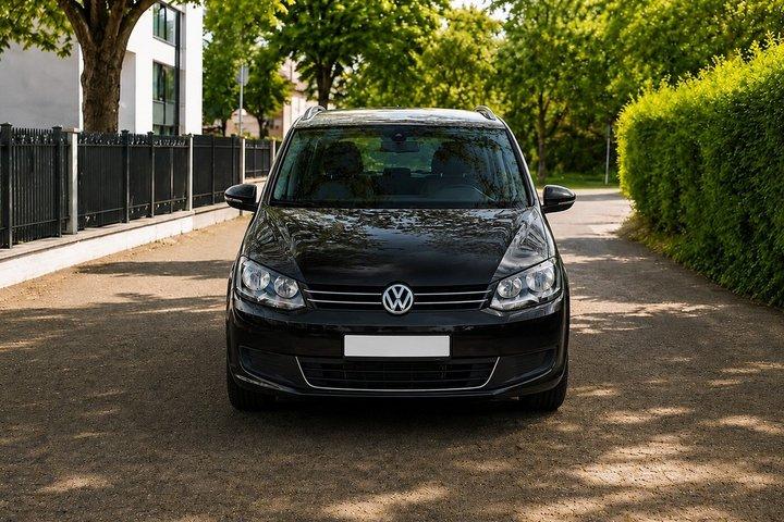 Frankfurt: Privater Transfer zum/vom Flughafen und Stadt