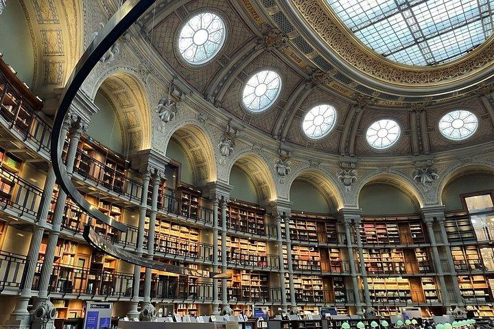 パリの秘密の地下通路とBNFオーバルルームウォーキングツアー
