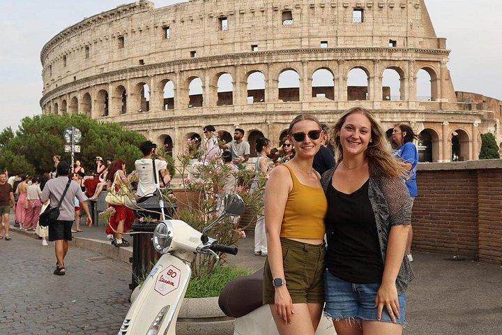 Roma Vespa Tour La Dolce Vita Experience and Photo Shoot