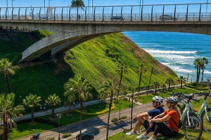 Tours en vélo électrique à Lima (Miraflores - Barranco 13 km)