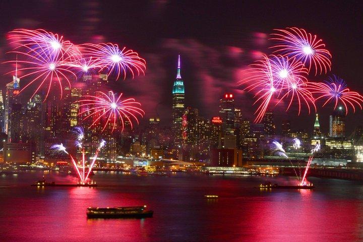 Circle Line: New Year's Eve Fireworks and Party Cruise (21+)