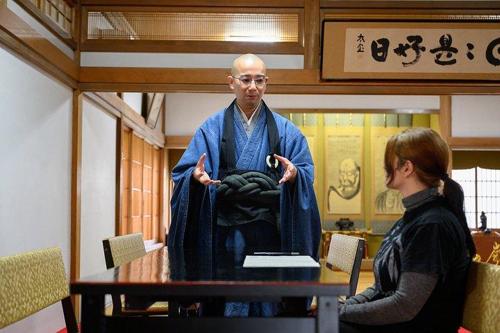 東京近郊の桜の中での僧侶とのプライベート禅瞑想と茶会