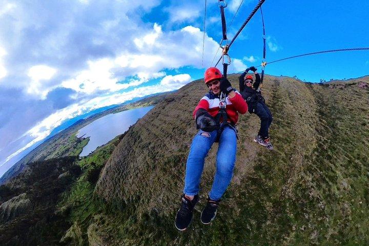 クスコでATV、フライングバイク、ジップライン、アンデス山脈でのラペリングを体験しよう