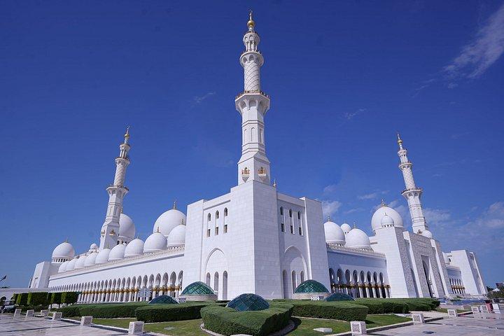 シェイク・ザーイド・モスクでのアブダビ市内観光と主要観光スポット