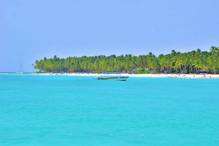 サオナ島カタマランでのランチとプンタカナからの送迎