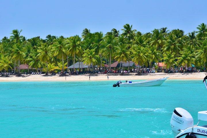 サオナ島カタマランでのランチとプンタカナからの送迎
