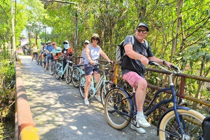 Bangkok Tour de medio día en bicicleta en Bang Krachao y comida tailandesa local