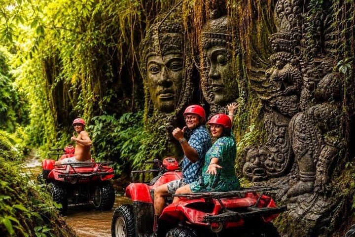 バリ・ウブドのジップラインとATVライドゴリラ寺院ランアドベンチャー