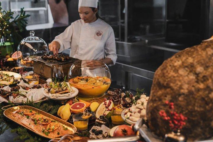 Boedapest Diner Cruise met Live Muziek & Onbeperkt Drankjes