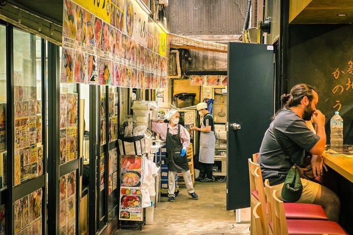 Tokyo Fish Market Tsukiji Food Tour with 3 Tastings