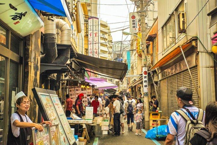 Tokyo Fish Market Tsukiji Food Tour with 3 Tastings