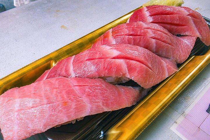 Tokyo Fish Market Tsukiji Food Tour with 3 Tastings