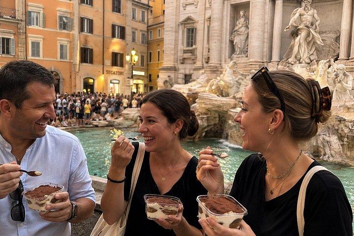 Rome by Night : コロッセオ＆ローマ・フォーラム外観ツアー（ジェラート付き）