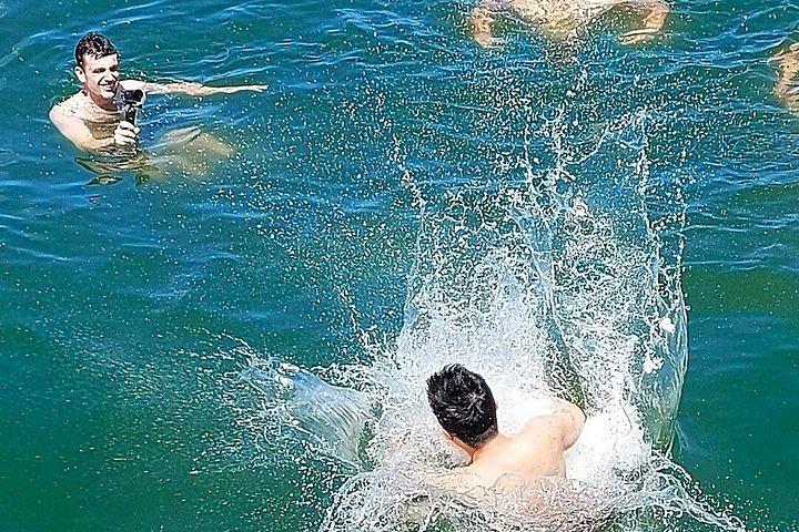 ランチと水泳付きのプライベートリスボンクルーズ体験