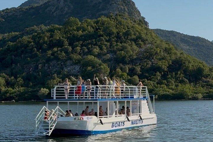 ヴランジナ・ヴィルパザール湖 スカダーボートツアー（食事と飲み物付き）