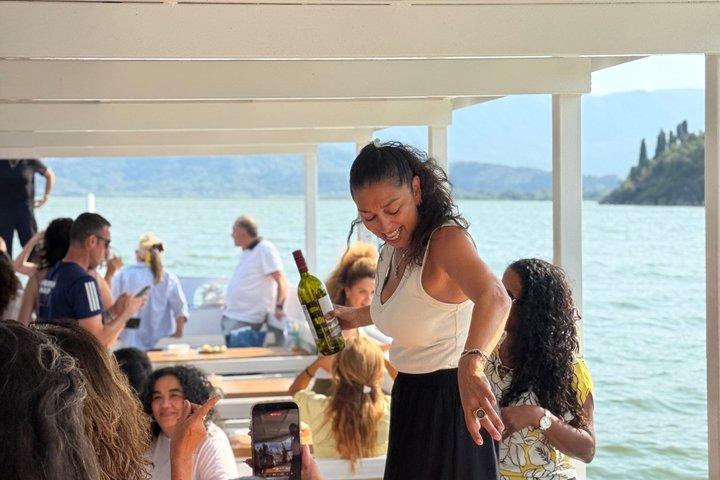 ヴランジナ・ヴィルパザール湖 スカダーボートツアー（食事と飲み物付き）