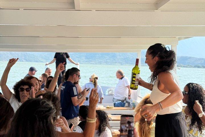 ヴランジナ・ヴィルパザール湖 スカダーボートツアー（食事と飲み物付き）