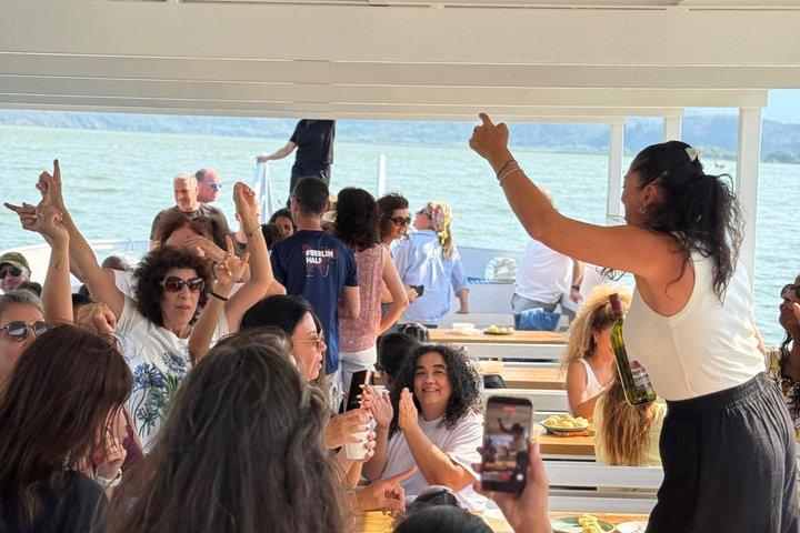 ヴランジナ・ヴィルパザール湖 スカダーボートツアー（食事と飲み物付き）