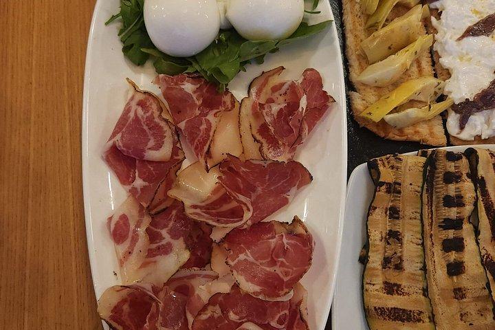 レッチェでワインと一緒に味わうサレント料理体験