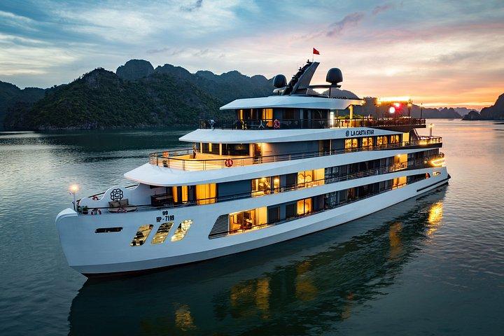 2 Days and 1 Night Luxury Halong Bay Cruise from Hanoi