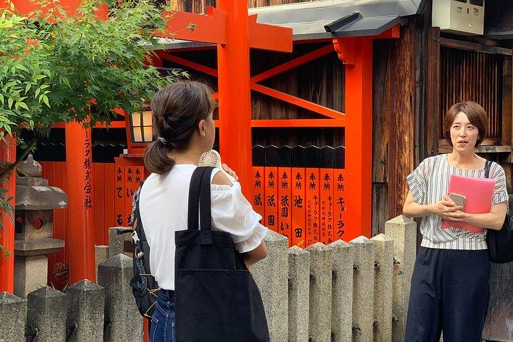祇園散策ツアーで芸者舞妓と出会う京都