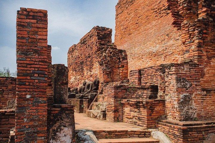 バンコクからアユタヤユネスコ寺院＆バーンパイン宮殿ツアー