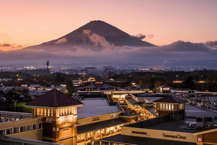 温泉とアウトレット付き東京富士山プライベート日帰り旅行から