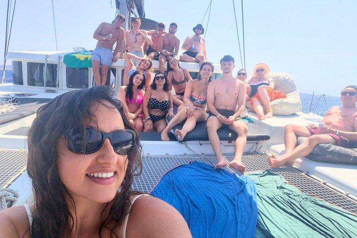 コス島：少人数でのカタマラン1日ボート旅行、食事、飲み物＆スイム