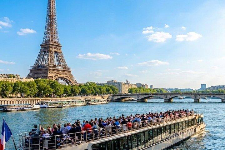 Paris 1-Hour River Cruise with Ice Cream or Crepe Option Upgrade
