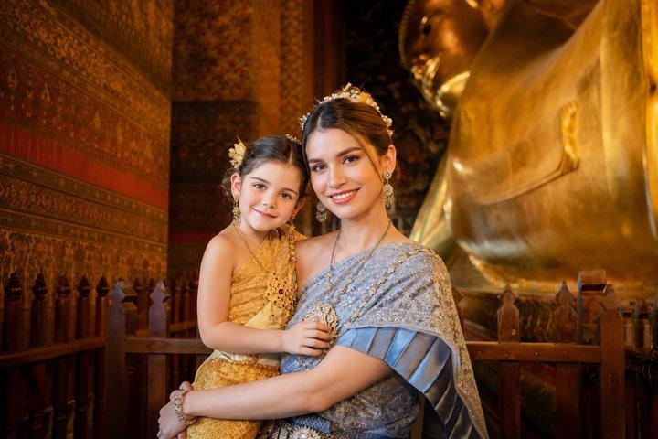 Traditional Thai Costumes Photoshoot at Wat Pho (Phra Chetuphon)