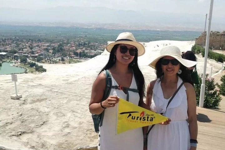 Pamukkale und Hierapolis Tour mit Fachkundiger Tourleiter von Kusadasi