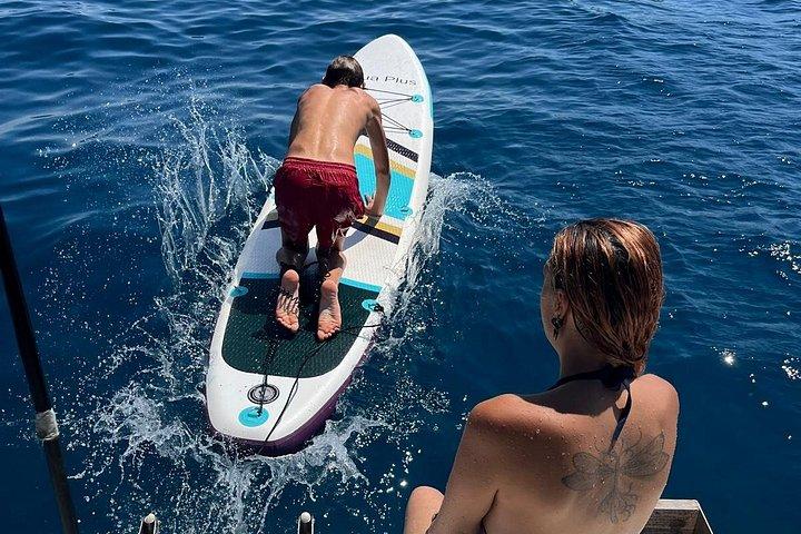 ザダル：3島脱出ボートツアー（飲み物、SUP、シュノーケリング付き）