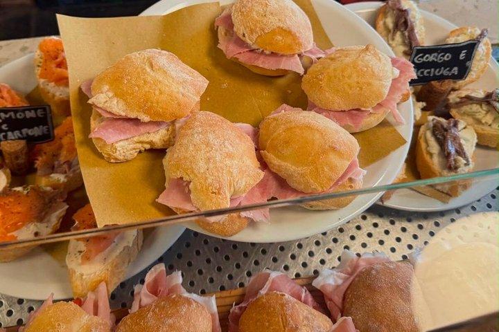 ヴェネツィア料理とワインツアー-地元の人のように食べて飲む