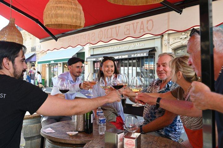 Iconic Food Tour by the Eiffel Tower: refeições completas, vinhos e bolos