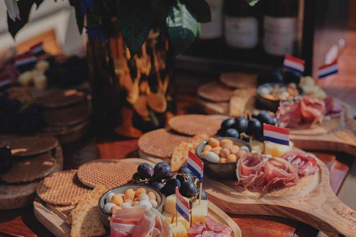 Amsterdam: rondvaart van 2 uur incl. Drankjes & Hollandse Snacks