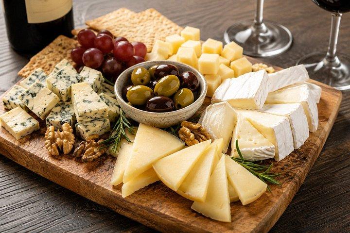 ポルト：ワイン6種類の試飲とチーズ盛り合わせ付きウォーキングツアー