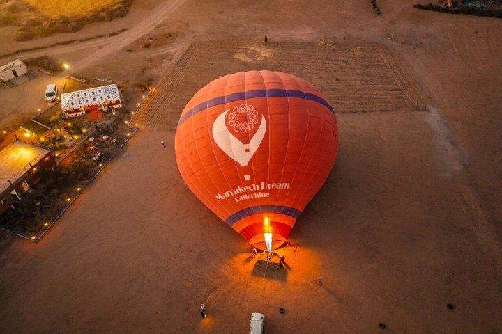 Heißluftballonflug über Marrakesch mit traditionellem Frühstück