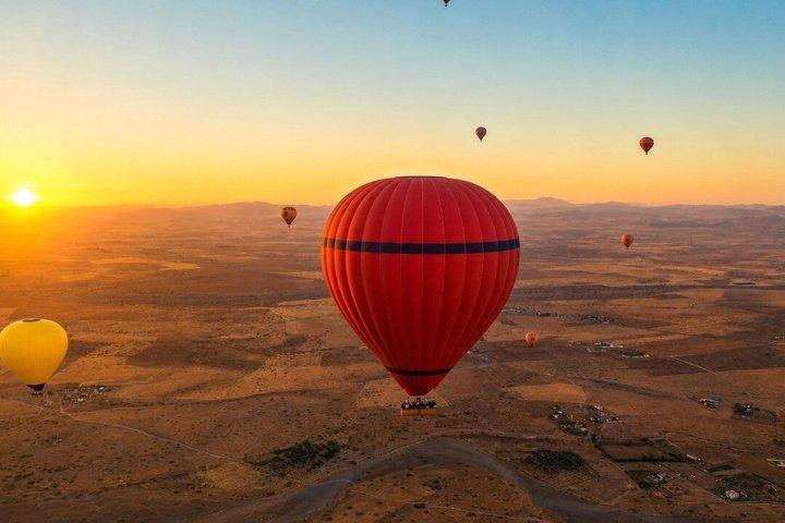 Heißluftballonflug über Marrakesch mit traditionellem Frühstück