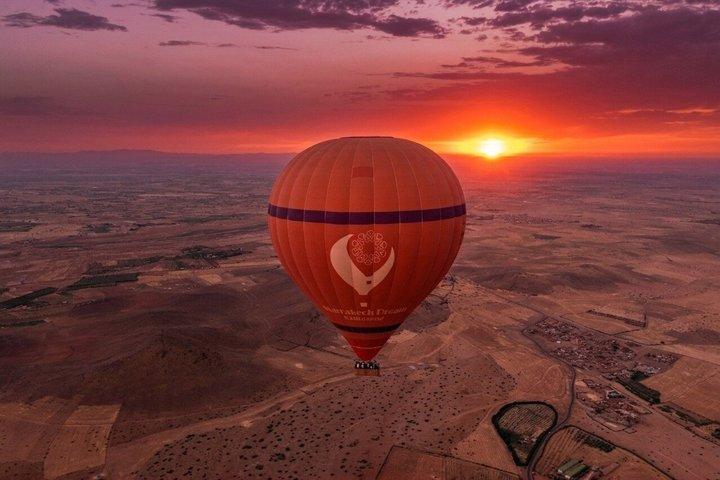 Heißluftballonflug über Marrakesch mit traditionellem Frühstück