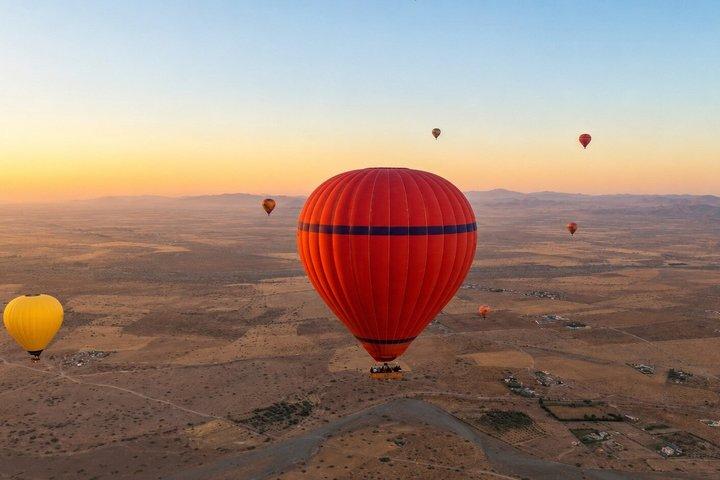 Heißluftballonflug über Marrakesch mit traditionellem Frühstück