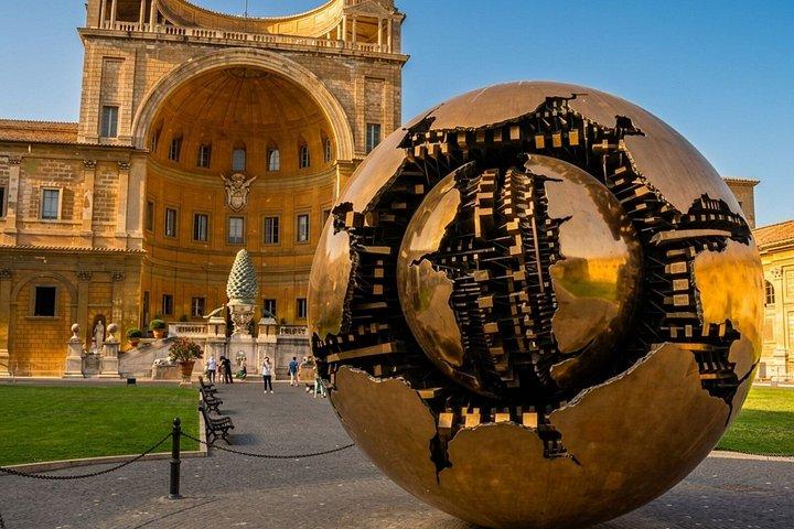 バチカンの鍵師が夜明け前にシスティーナ礼拝堂の鍵を開ける