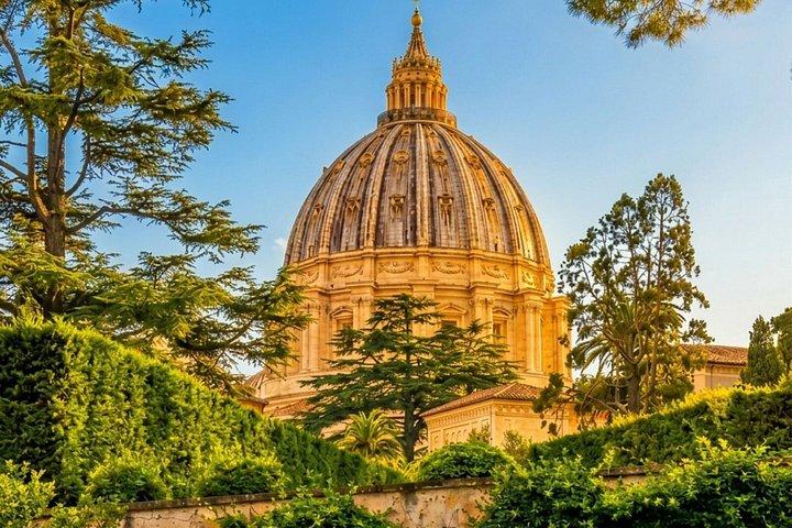バチカンの鍵師が夜明け前にシスティーナ礼拝堂の鍵を開ける