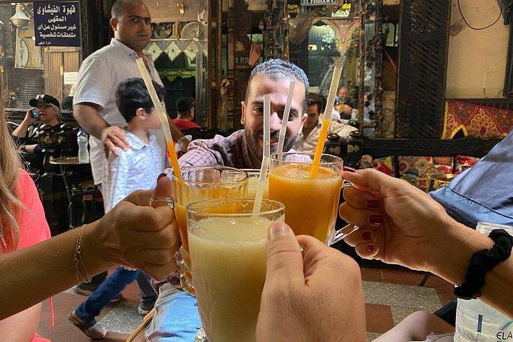 伝統的なエジプト料理とお茶のツアーで地元の人のように食事