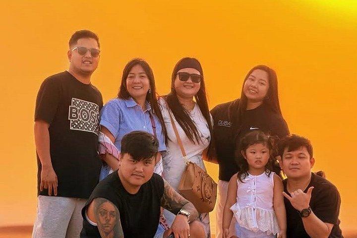 VIP砂漠サファリ ドバイ ライブショーとBBQビュッフェディナー付き
