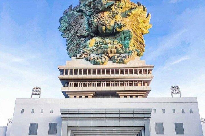 All-Inclusive South Bali Tour: Tanah Barak, GWK, Uluwatu & Kecak