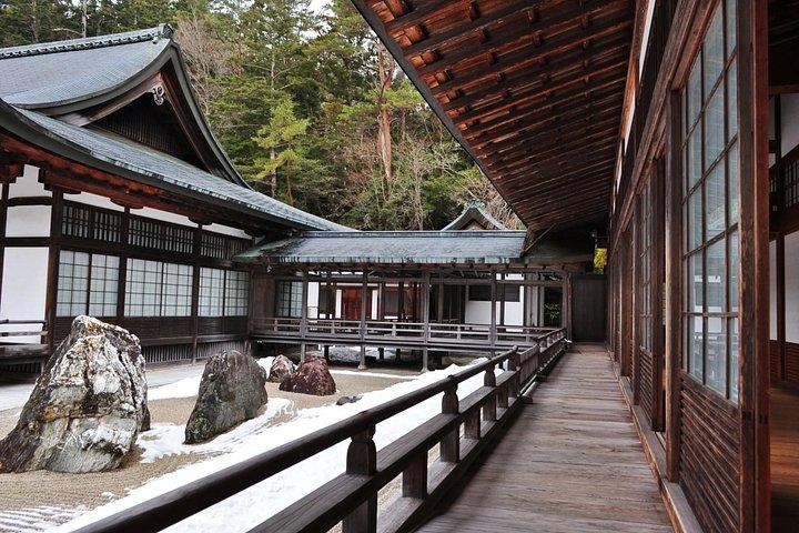 4日間の寺院滞在と熊野古道ツアー