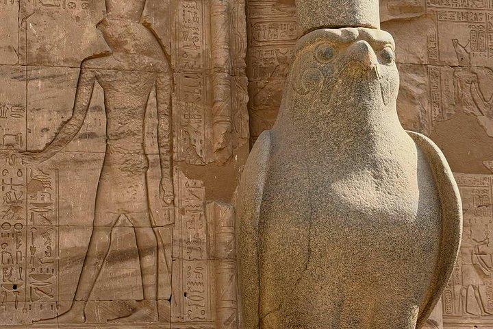 ルクソール発エドフ寺院とコムオンボ寺院のプライベート日帰りツアー