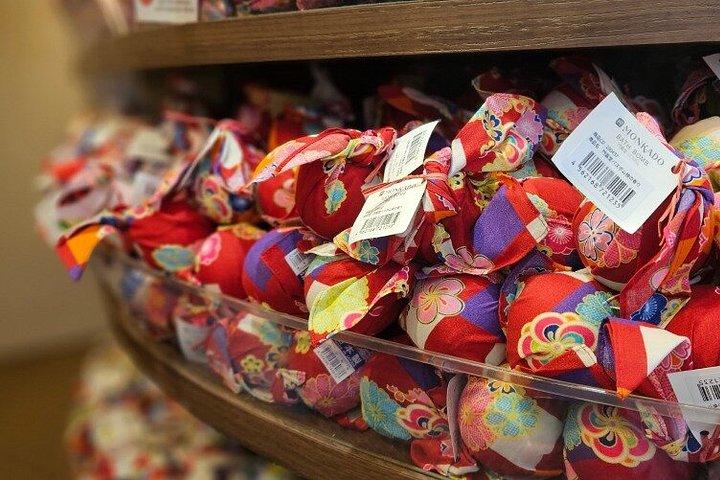 東京プライベート浅草散策ツアー浅草寺抹茶とおもち